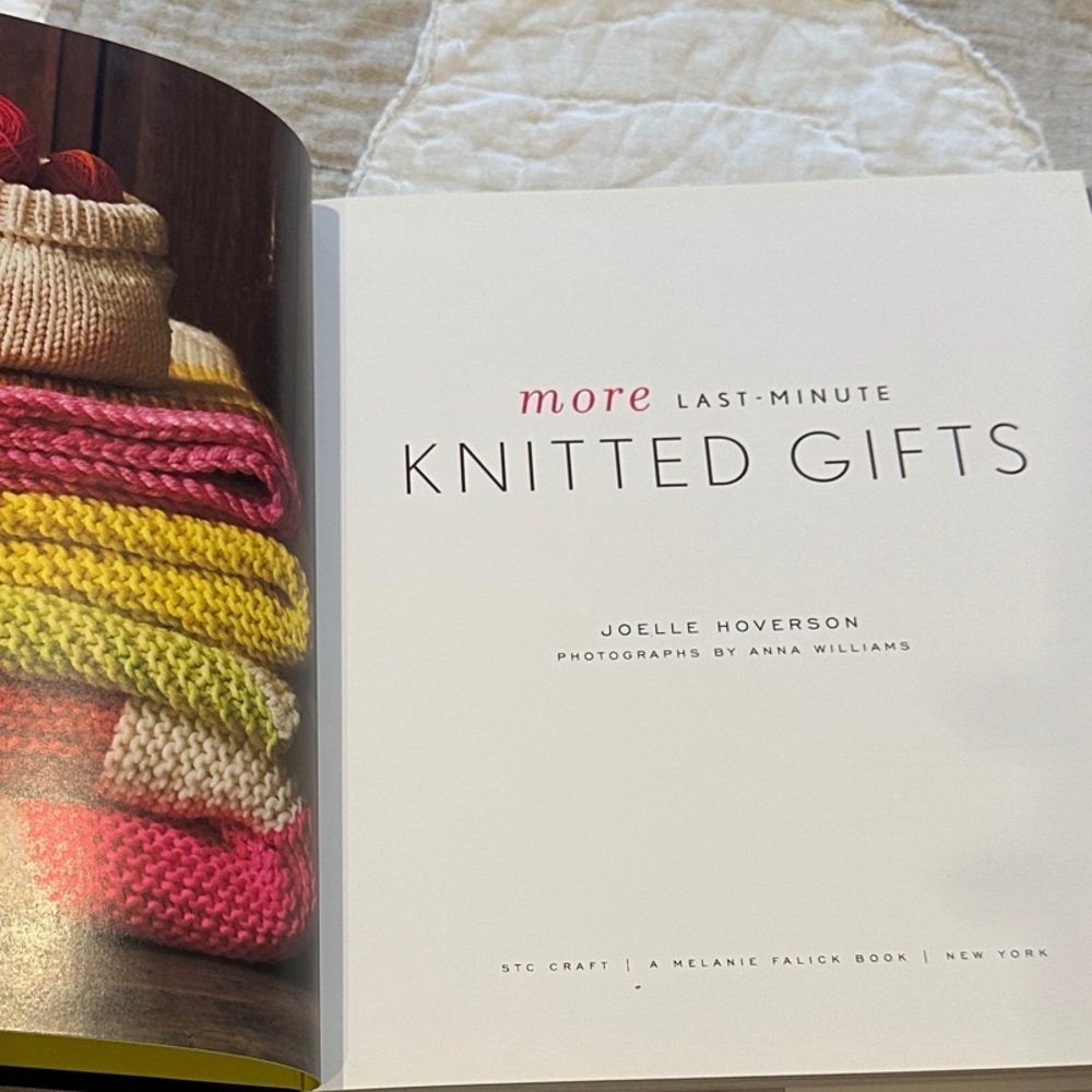 “More Last-Minute Knitted Gifts” Knitting Book Joelle Hoverson Hard Cover - Picture 5 of 6